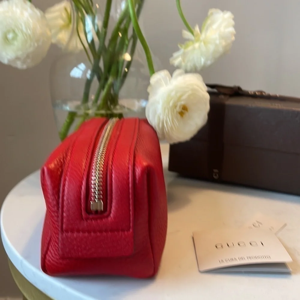 ❤️ NWT Gucci Authentic Cosmetic Bag Red Leather with Gucci Logo